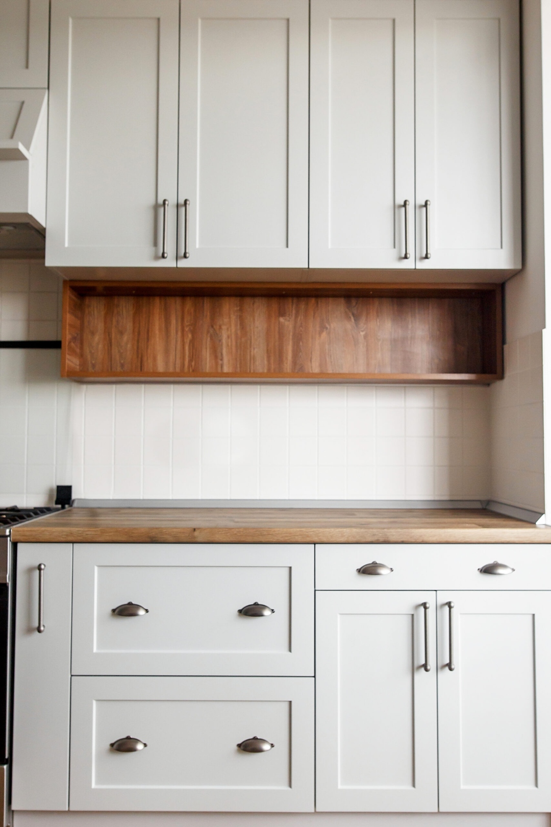 Sierra Line shaker kitchen in light gray